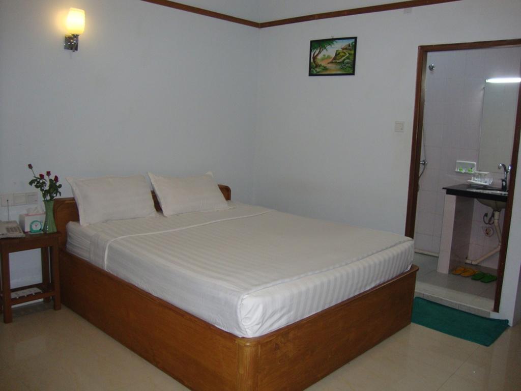 Yangon Urban Hotel Екстериор снимка